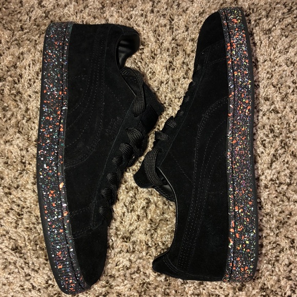 Suede Classic Pumas - Picture 3 of 7